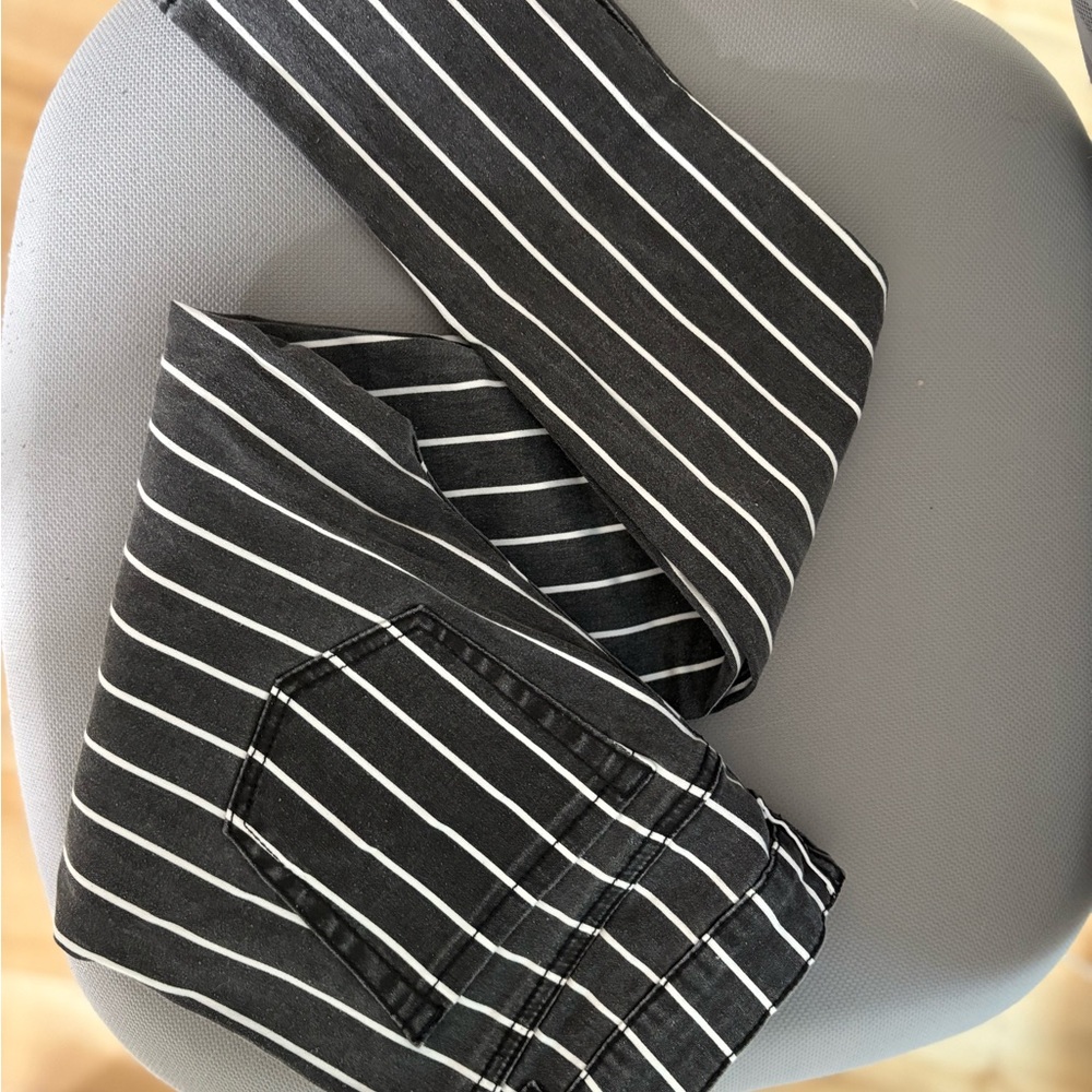 Romeo & Juliet Couture Black and White Striped Jeans Size 27